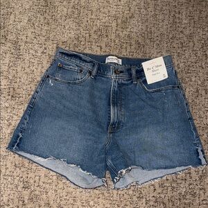 NWT Abercrombie & Fitch 4” Mom Shorts - Curve Love Size 31 (size 12)